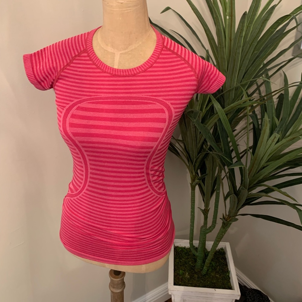 Lululemon swiftly stretch techlogo tee shirt